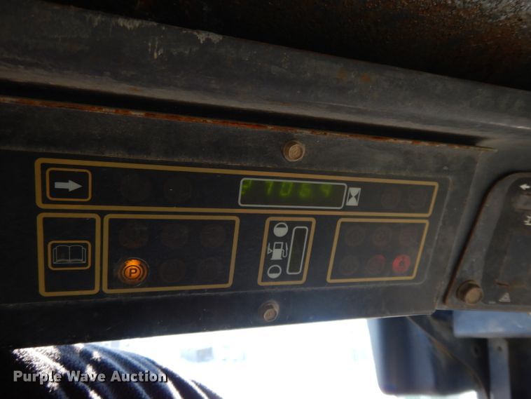 image for item DL2139 1999 New Holland LS170  skid steer loader