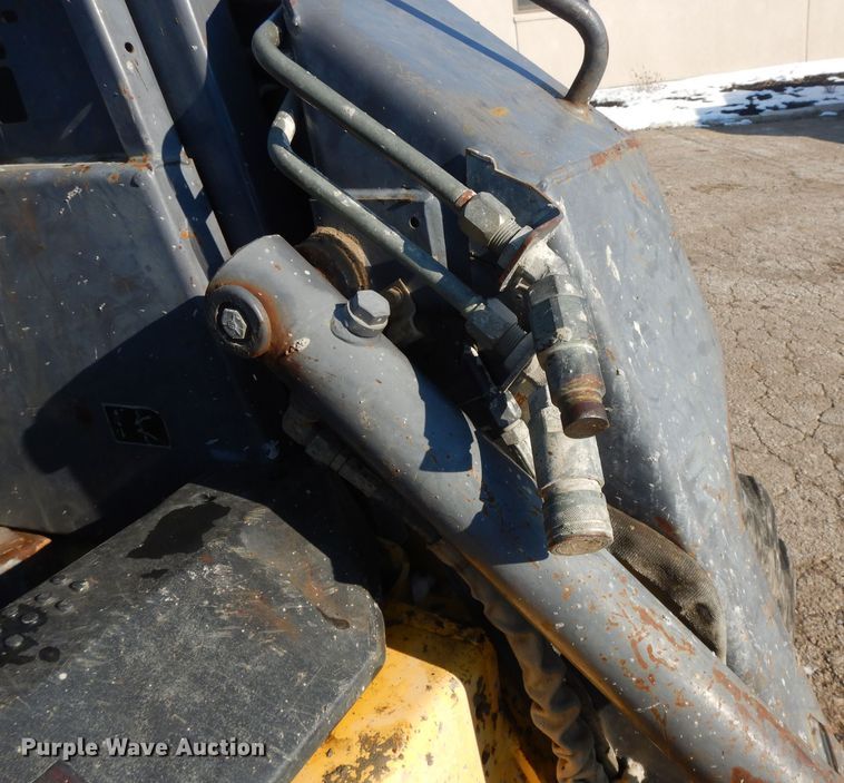 image for item DL2139 1999 New Holland LS170  skid steer loader