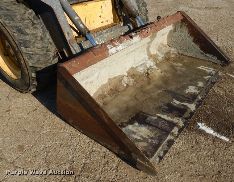 image for item DL2139 1999 New Holland LS170  skid steer loader