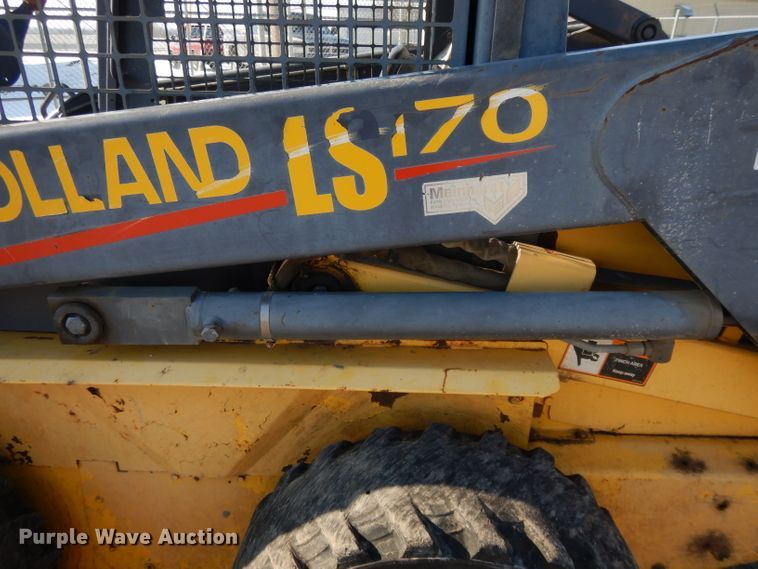 image for item DL2139 1999 New Holland LS170  skid steer loader