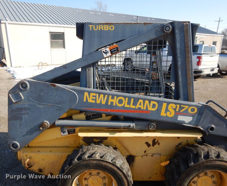 image for item DL2139 1999 New Holland LS170  skid steer loader