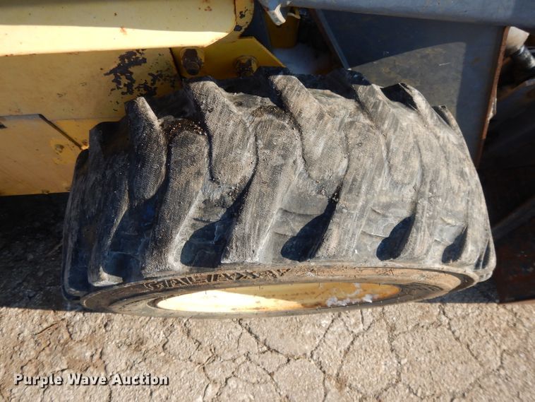 image for item DL2139 1999 New Holland LS170  skid steer loader