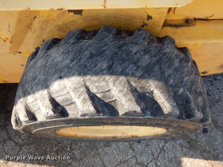 image for item DL2139 1999 New Holland LS170  skid steer loader