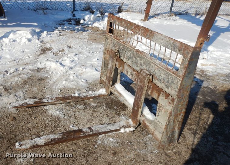 image for item DL2139 1999 New Holland LS170  skid steer loader