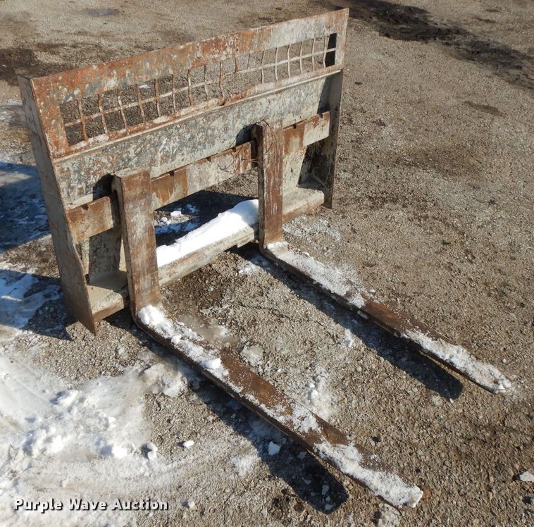 image for item DL2139 1999 New Holland LS170  skid steer loader