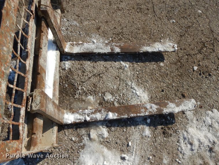 image for item DL2139 1999 New Holland LS170  skid steer loader