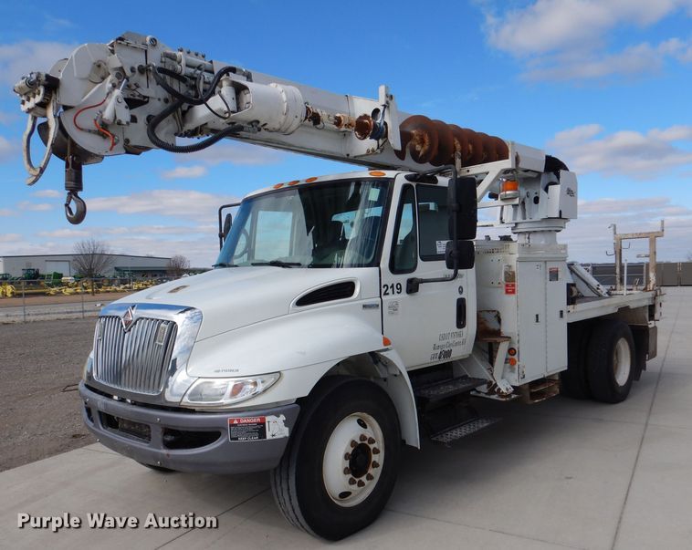 image for item DL2186 2009 International DuraStar 4300  digger derrick truck