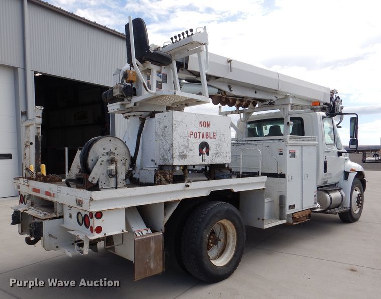 image for item DL2186 2009 International DuraStar 4300  digger derrick truck