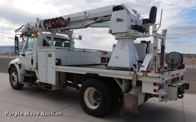 image for item DL2186 2009 International DuraStar 4300  digger derrick truck