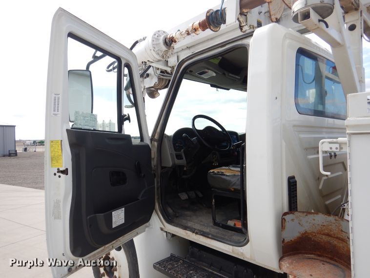 image for item DL2186 2009 International DuraStar 4300  digger derrick truck