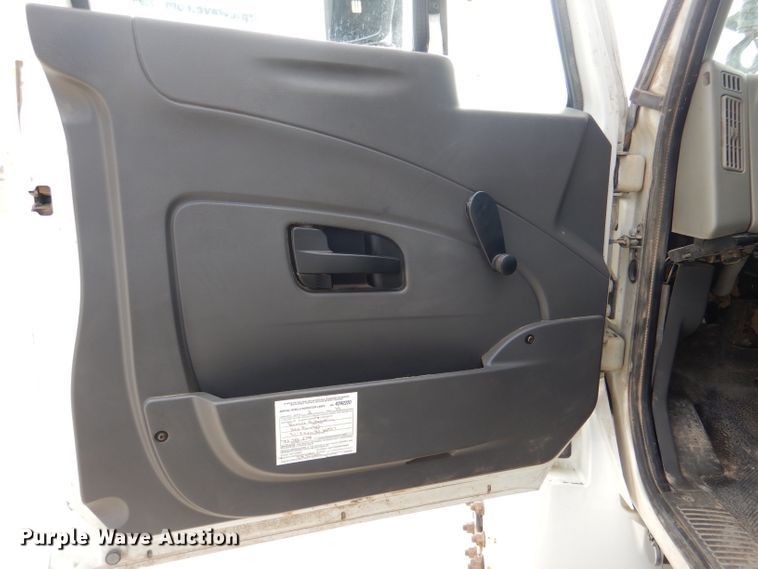 image for item DL2186 2009 International DuraStar 4300  digger derrick truck