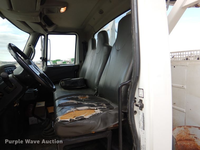 image for item DL2186 2009 International DuraStar 4300  digger derrick truck