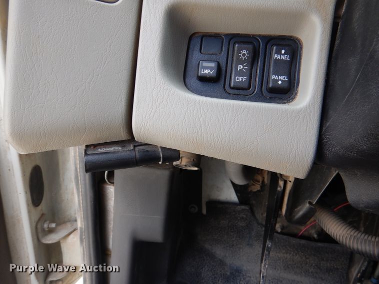 image for item DL2186 2009 International DuraStar 4300  digger derrick truck