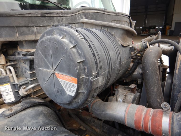 image for item DL2186 2009 International DuraStar 4300  digger derrick truck