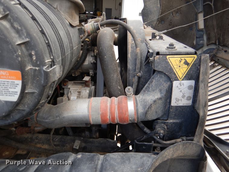 image for item DL2186 2009 International DuraStar 4300  digger derrick truck