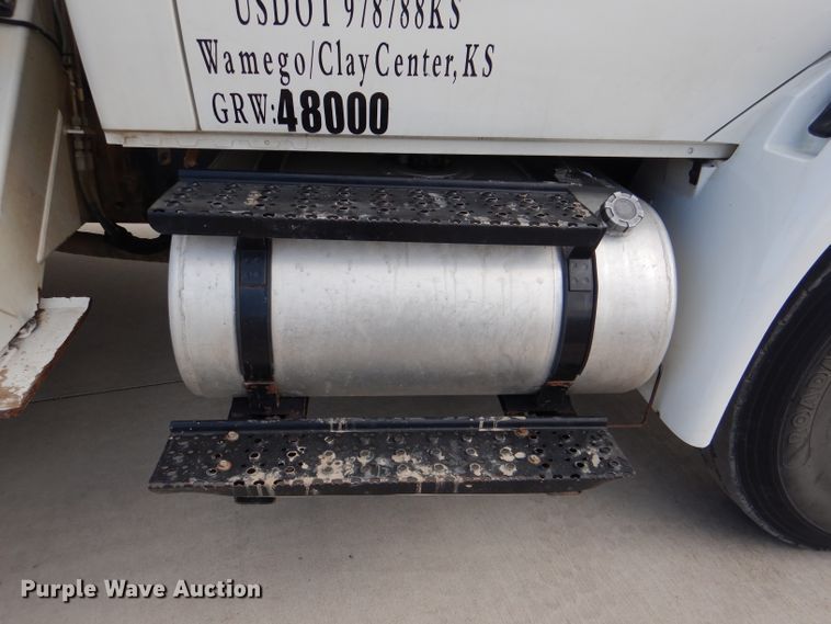 image for item DL2186 2009 International DuraStar 4300  digger derrick truck