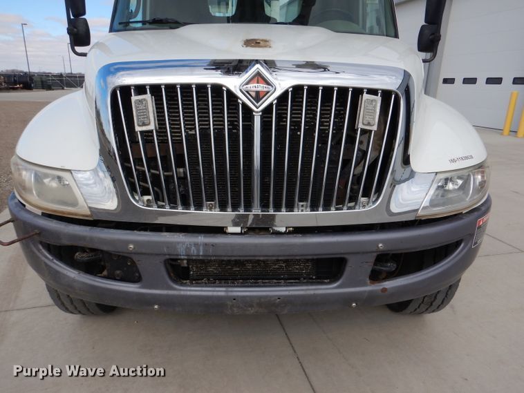 image for item DL2186 2009 International DuraStar 4300  digger derrick truck