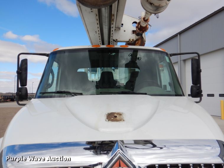 image for item DL2186 2009 International DuraStar 4300  digger derrick truck