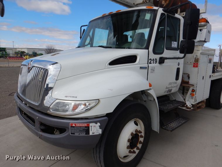 image for item DL2186 2009 International DuraStar 4300  digger derrick truck