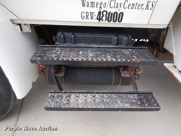 image for item DL2186 2009 International DuraStar 4300  digger derrick truck