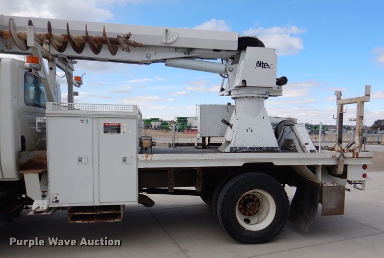 image for item DL2186 2009 International DuraStar 4300  digger derrick truck