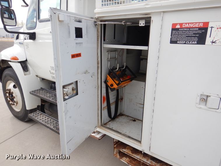 image for item DL2186 2009 International DuraStar 4300  digger derrick truck