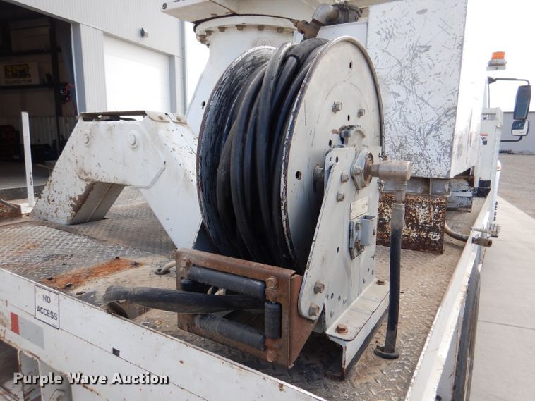 image for item DL2186 2009 International DuraStar 4300  digger derrick truck