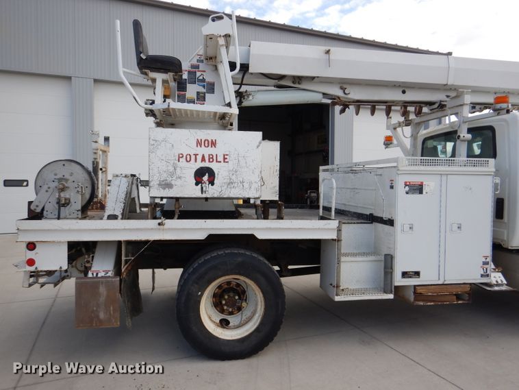 image for item DL2186 2009 International DuraStar 4300  digger derrick truck