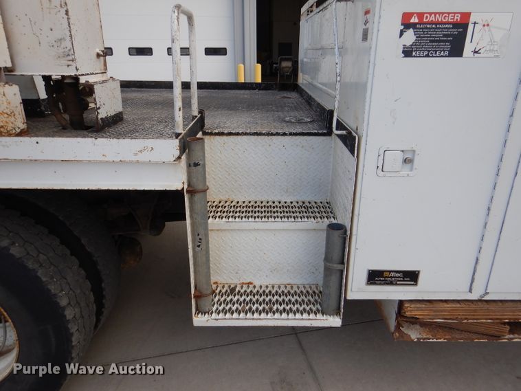 image for item DL2186 2009 International DuraStar 4300  digger derrick truck