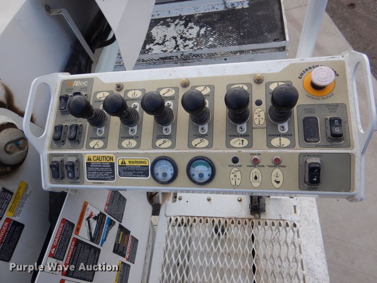 image for item DL2186 2009 International DuraStar 4300  digger derrick truck