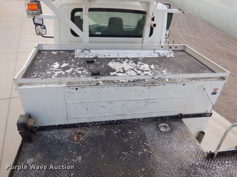 image for item DL2186 2009 International DuraStar 4300  digger derrick truck