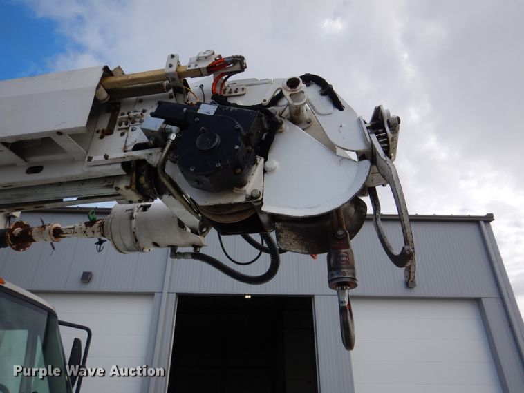 image for item DL2186 2009 International DuraStar 4300  digger derrick truck