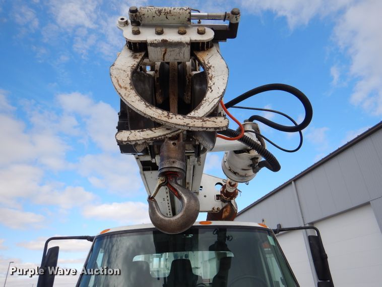 image for item DL2186 2009 International DuraStar 4300  digger derrick truck