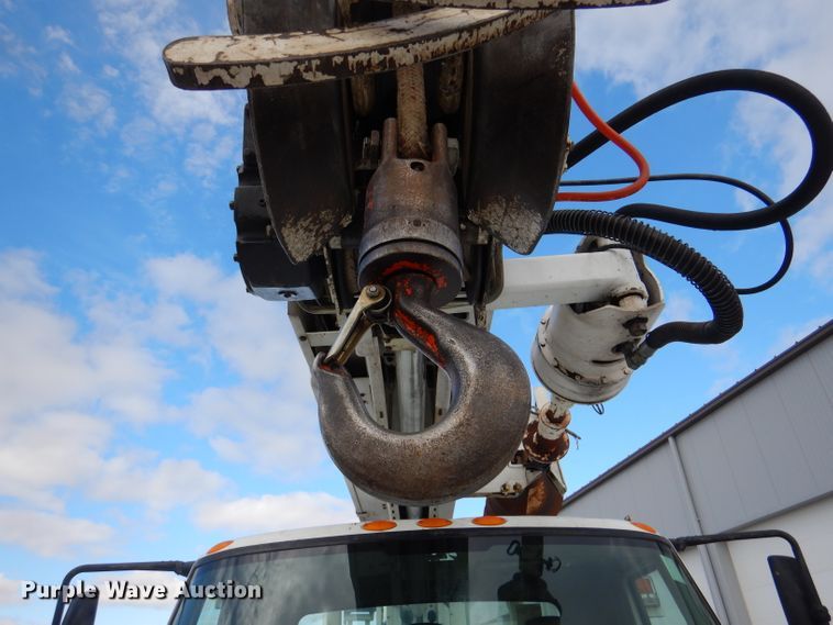 image for item DL2186 2009 International DuraStar 4300  digger derrick truck