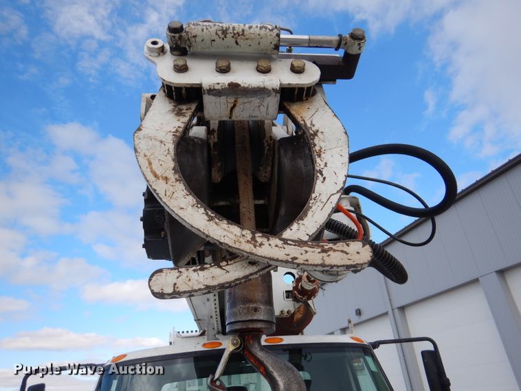 image for item DL2186 2009 International DuraStar 4300  digger derrick truck