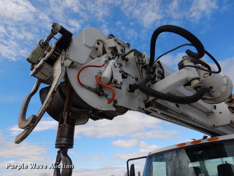 image for item DL2186 2009 International DuraStar 4300  digger derrick truck