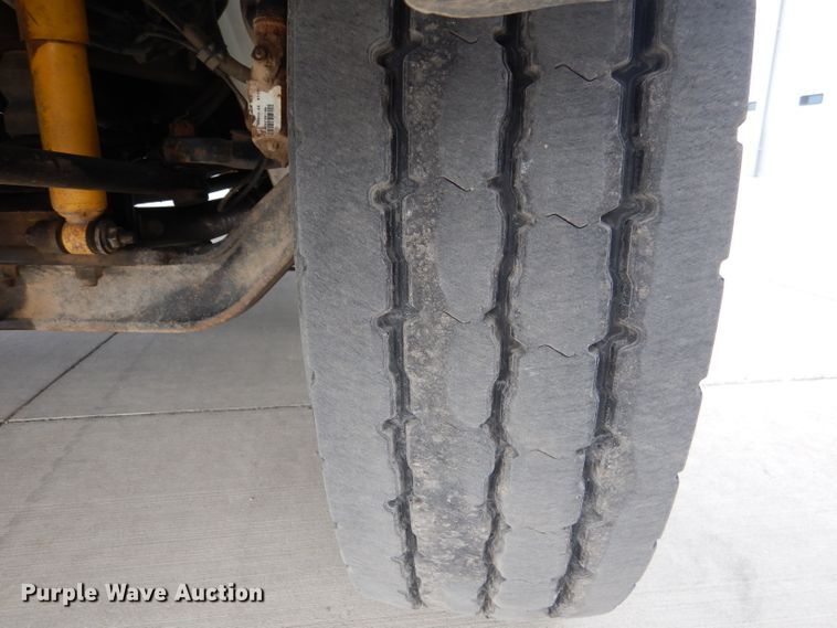 image for item DL2186 2009 International DuraStar 4300  digger derrick truck