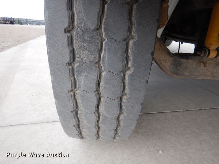 image for item DL2186 2009 International DuraStar 4300  digger derrick truck