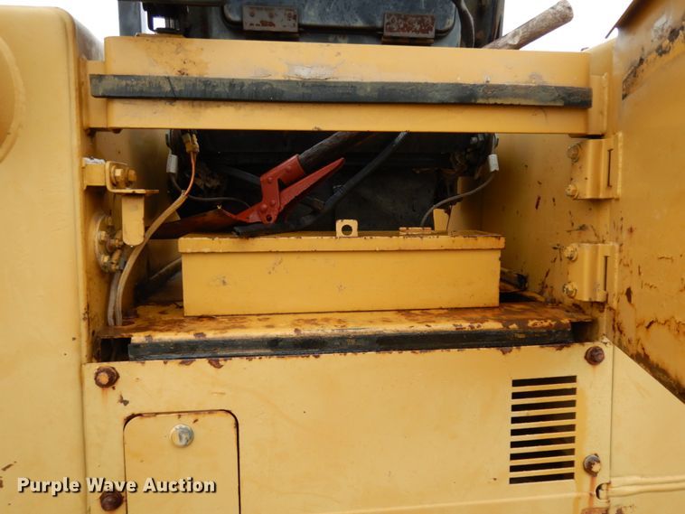 image for item DM2795 1994 Caterpillar 933  track loader