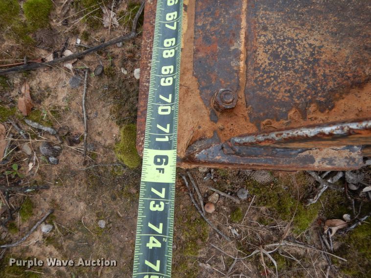 image for item DM2796 Case 72"W bucket