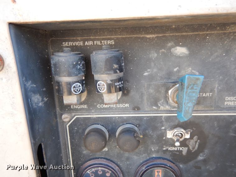 image for item DM2818 1999 Leroi A219-221-3  air compressor