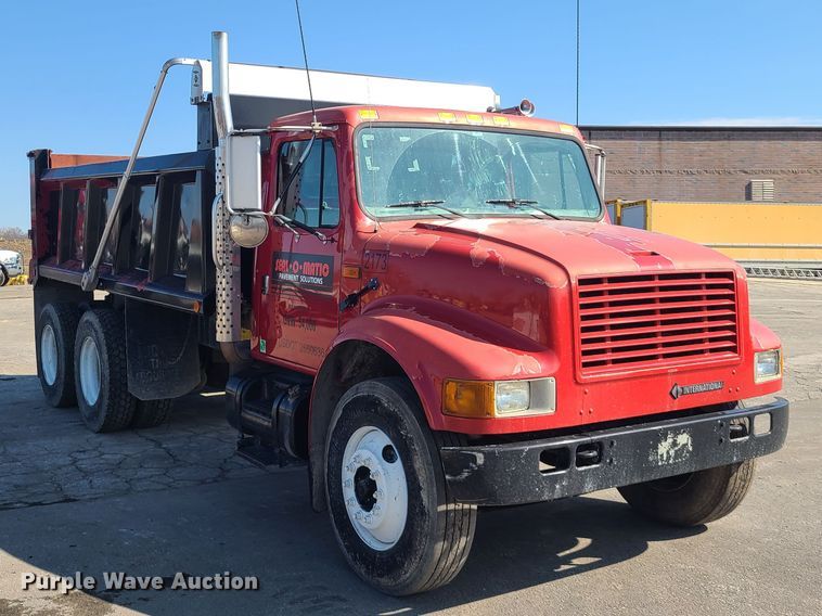 image for item DN6154 2002 International 4900 dump truck