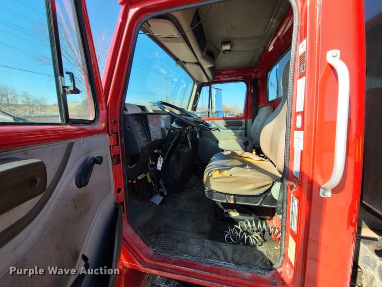 image for item DN6154 2002 International 4900 dump truck