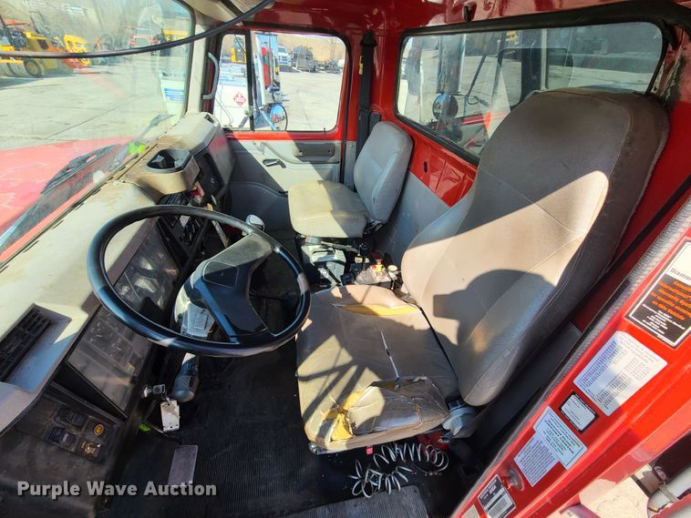 image for item DN6154 2002 International 4900 dump truck