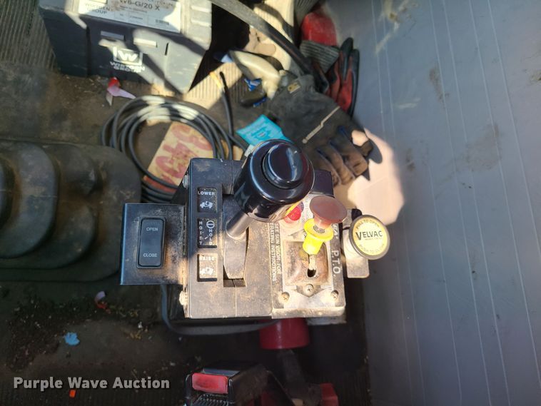 image for item DN6154 2002 International 4900 dump truck