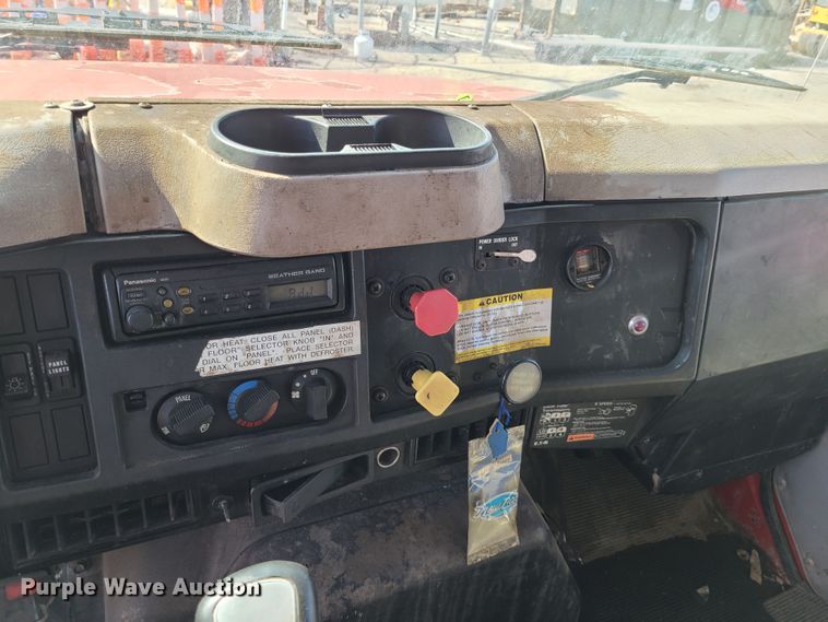 image for item DN6154 2002 International 4900 dump truck