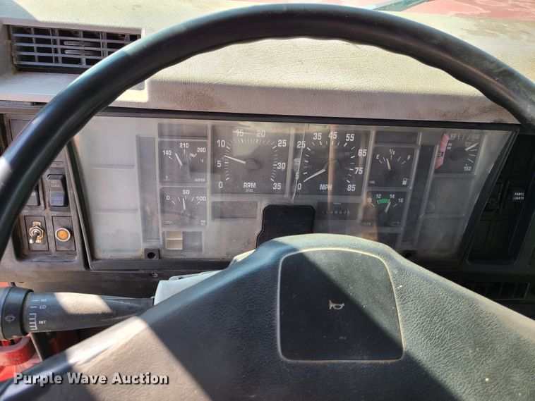 image for item DN6154 2002 International 4900 dump truck