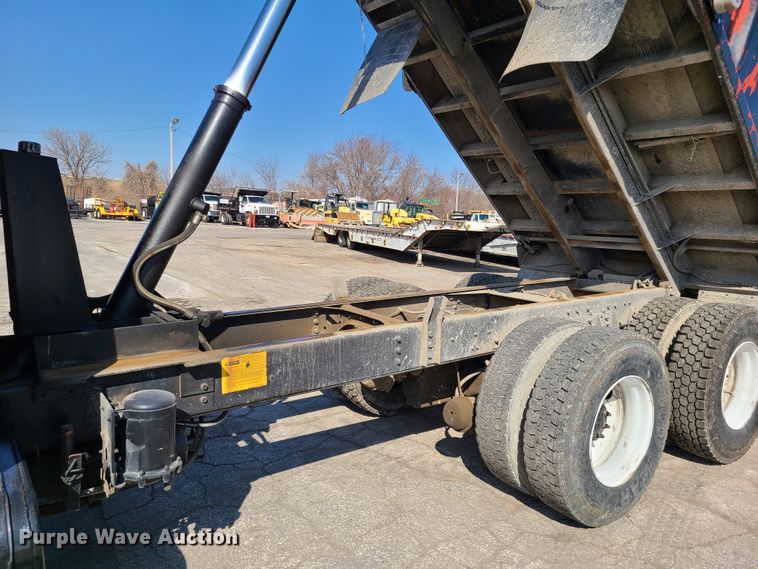 image for item DN6154 2002 International 4900 dump truck