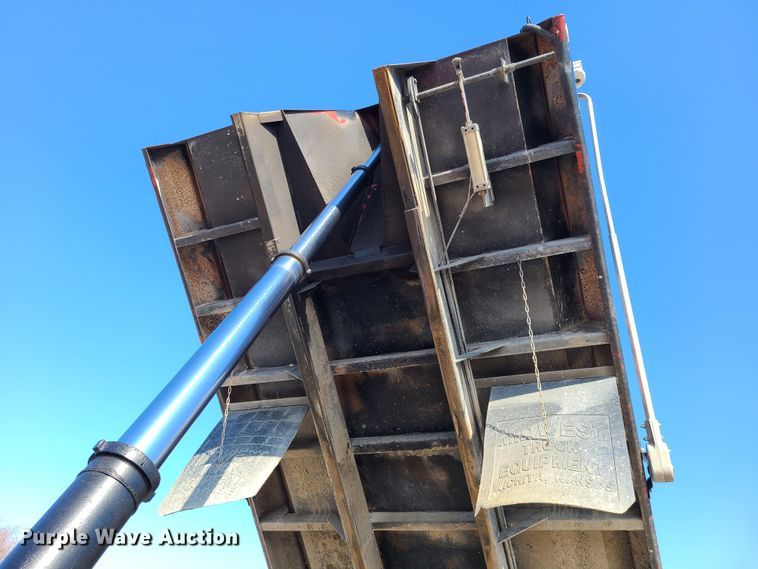 image for item DN6154 2002 International 4900 dump truck