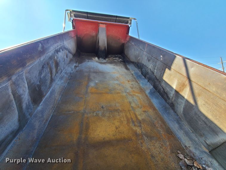 image for item DN6154 2002 International 4900 dump truck